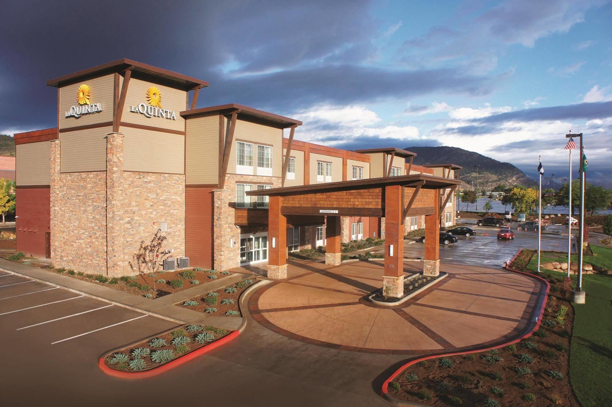 La Quinta By Wyndham Durango Hotel Exterior photo